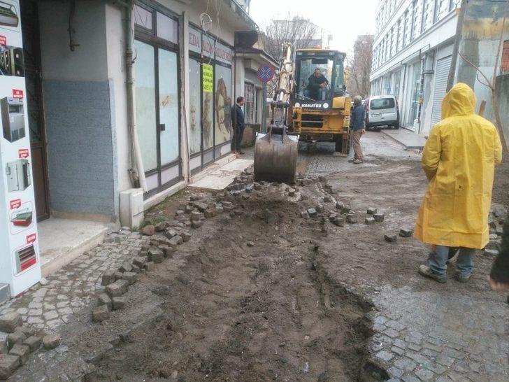 Fen İşleri ekipleri sahada çalışıyor G3