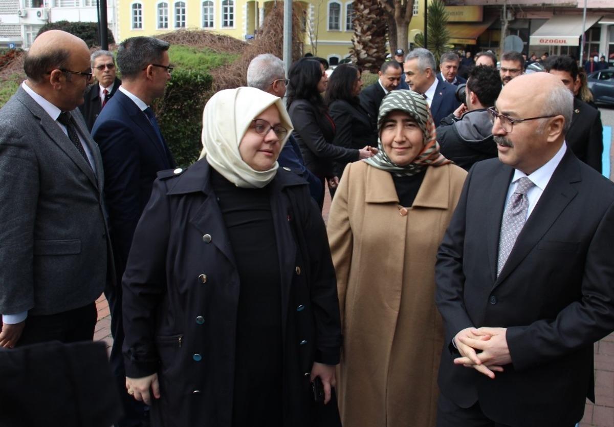 Bakan Sel&ccedil;uk&rsquo;tan Vali K&ouml;şger&rsquo;e ziyaret