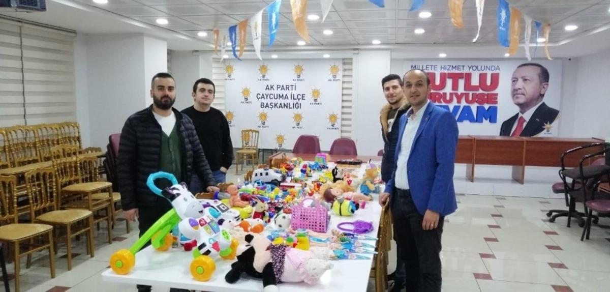 AK Partili gen&ccedil;ler depremzede &ccedil;ocukları unutmadı