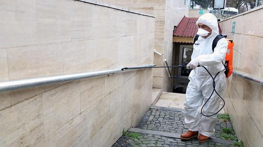 Halkın yoğun kullandığı alanlar dezenfekte ediliyor