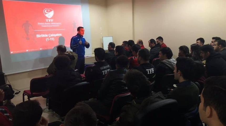 Hakem ve g&ouml;zlemcilere seminer