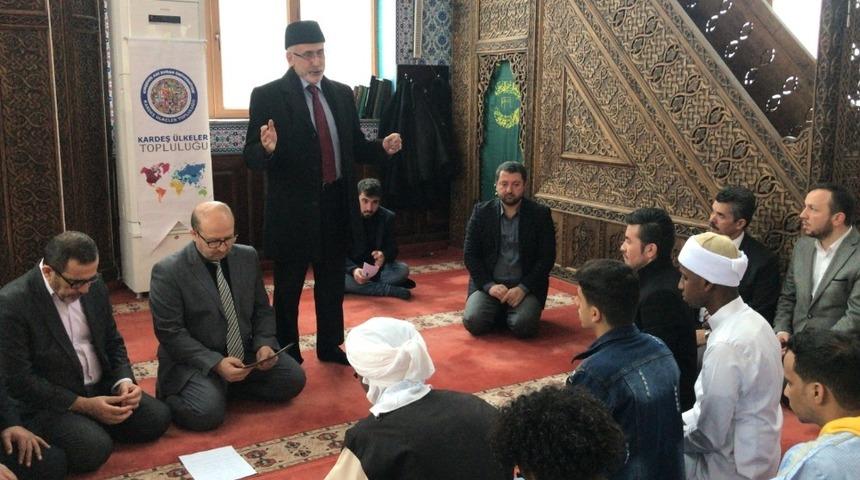 Yabancı uyruklu &ouml;ğrenciler g&uuml;zel Kur&rsquo;an okumak i&ccedil;in yarıştı