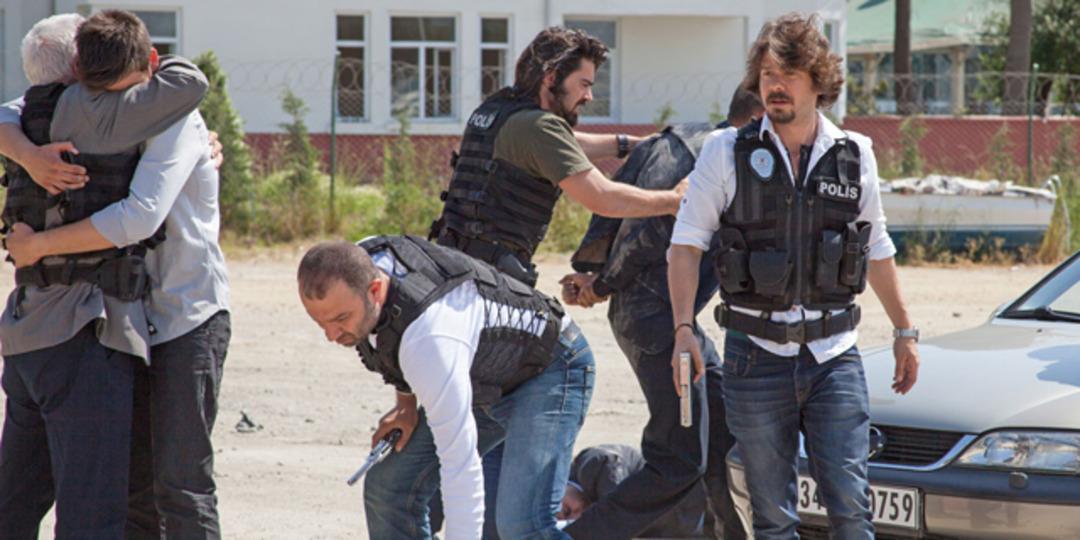 Arka Sokaklar 333. B&ouml;l&uuml;m Galerisi