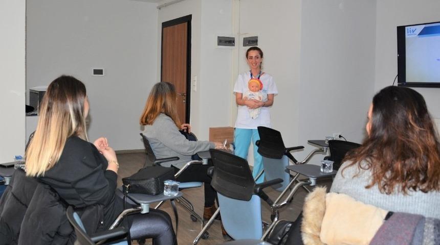 Anne ve anne adaylarına emzirme teknikleri eğitimi