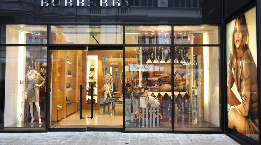 Burberry coronavirüs nedeniyle Çin’de 24 mağazasını kapattı