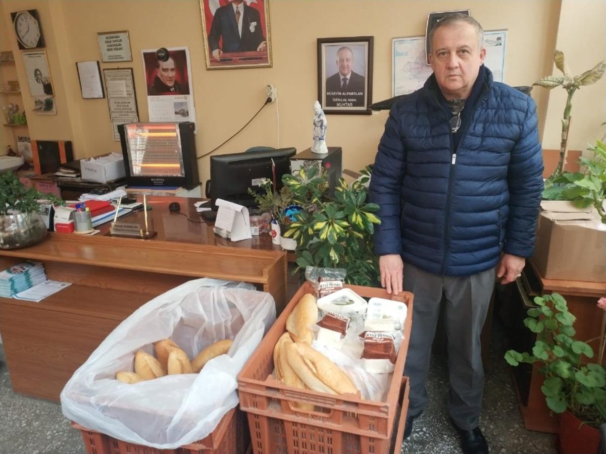 Her cuma ihtiya&ccedil; sahiplerine erzak dağıtıyorlar