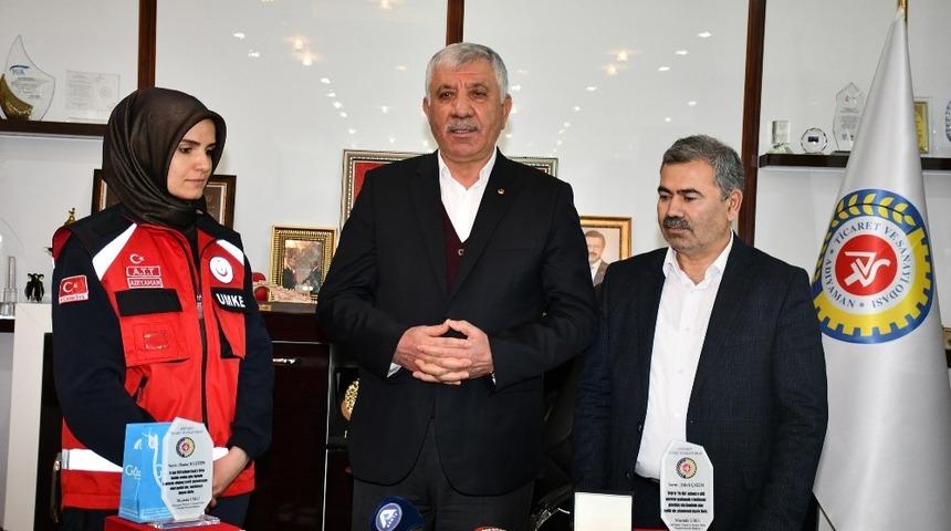 ATSO&rsquo;dan Emine Kuştepe&rsquo;ye ve yılın ahisine teşekk&uuml;r plaketi