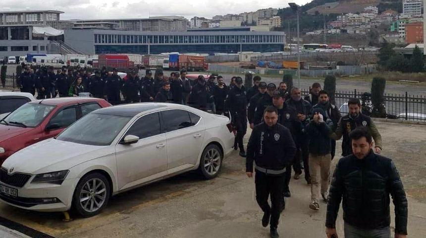 Vatandaşın kimlik bilgilerini kopyalayıp 1 milyon lira vurgun yapmışlar