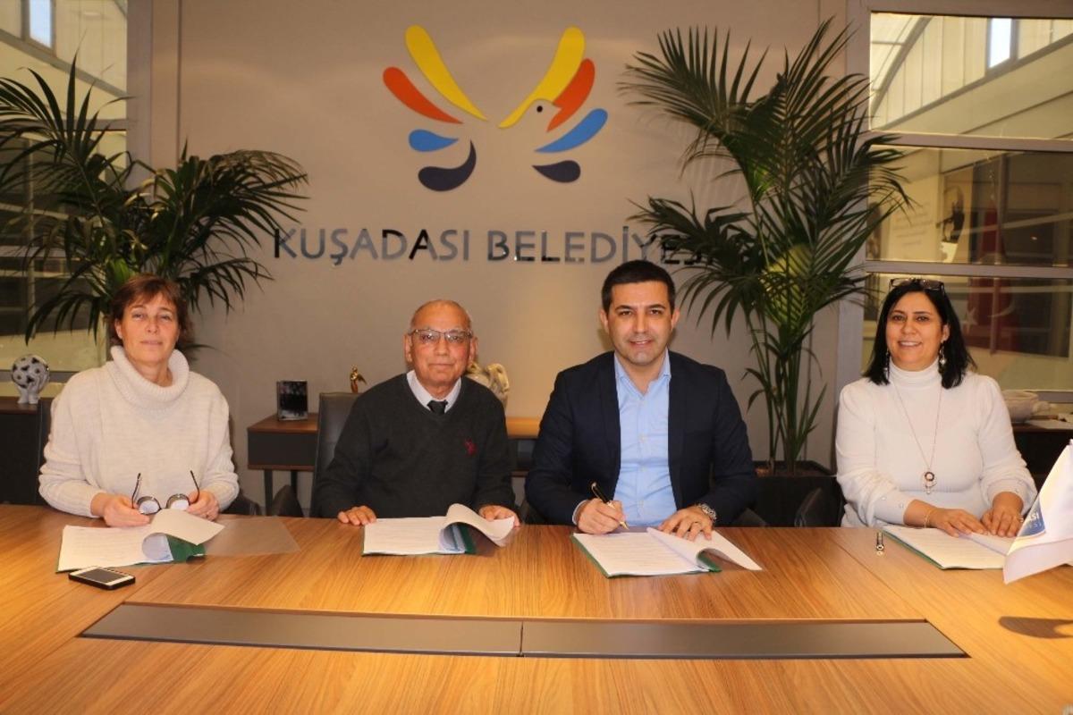 Kuşadası Belediyesi&rsquo;nde toplu iş s&ouml;zleşmesi sevinci