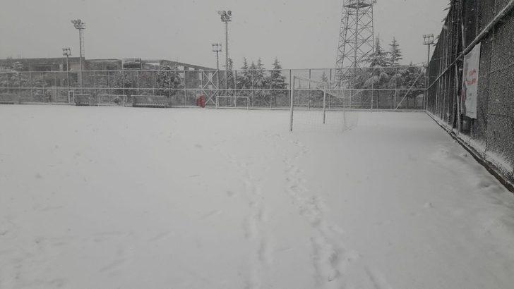Isparta’daki amatör maçlara kar engeli G3