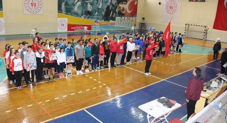 Gençler badminton grup müsabakaları Manisa’da başladı G1