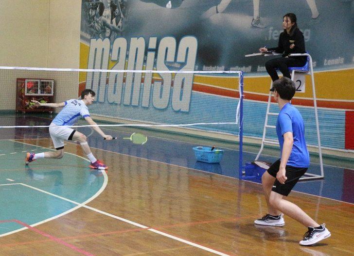 Gençler badminton grup müsabakaları Manisa’da başladı G3