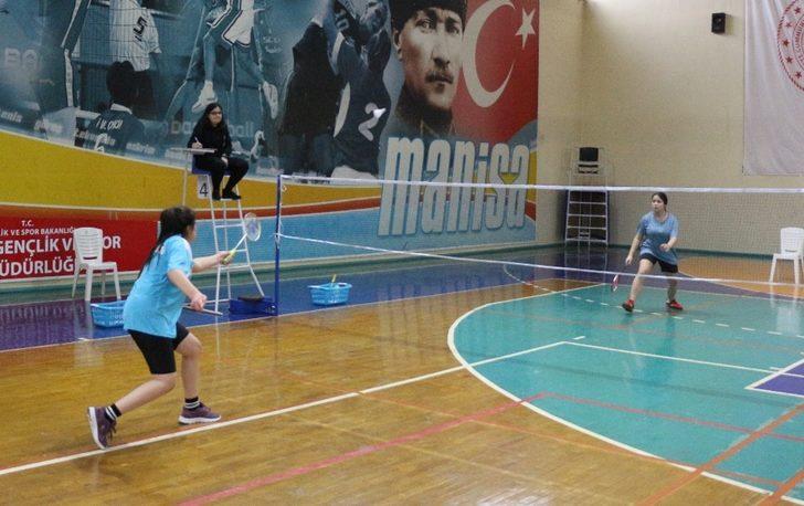 Gençler badminton grup müsabakaları Manisa’da başladı G4