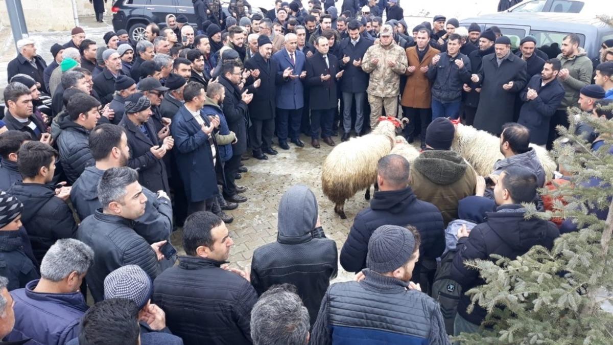 Şehitler i&ccedil;in mevlit okutulup musibetler i&ccedil;in kurban kesildi