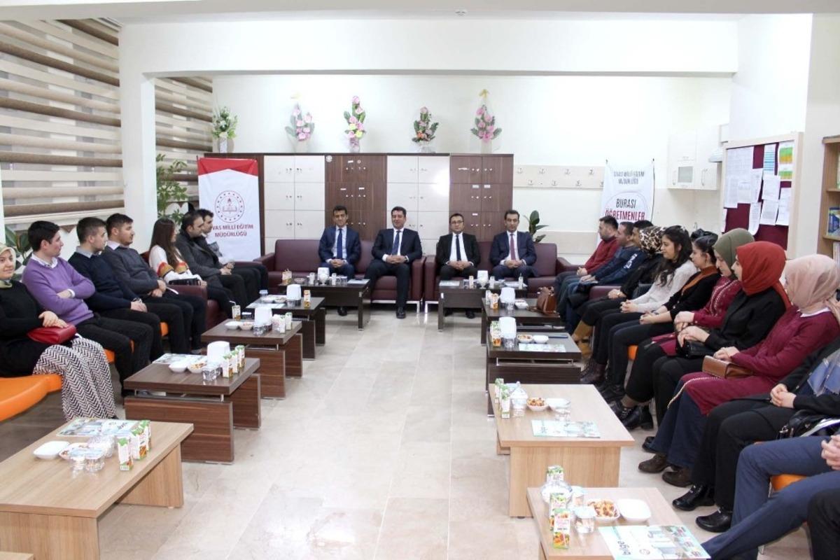 Savaş&ccedil;ı, &ouml;ğretmenlerin taleplerini dinledi