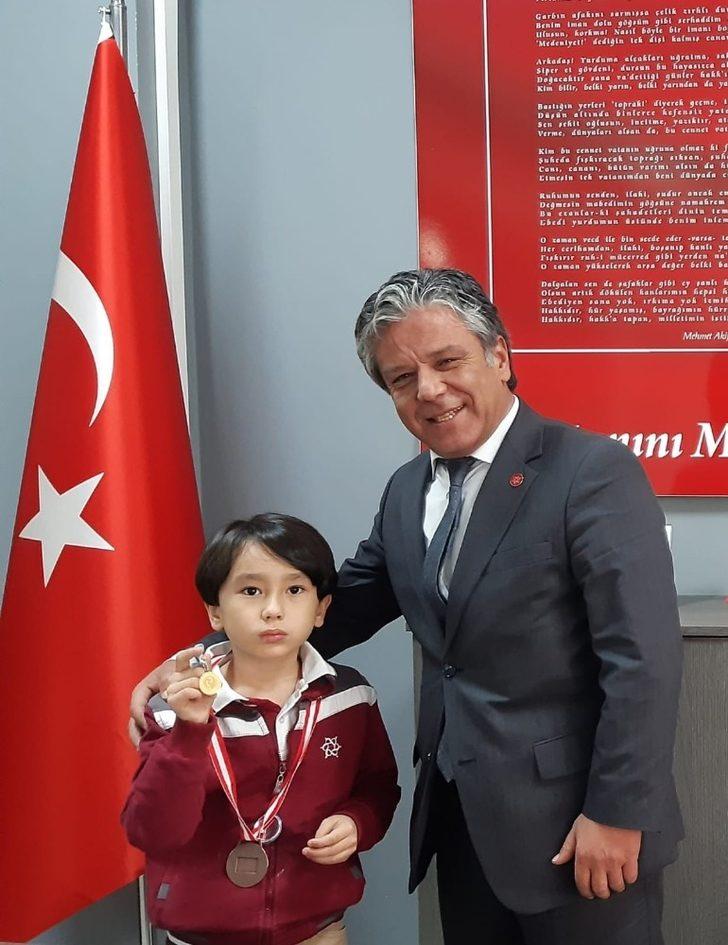 Mektebim Manisa Kampüsünden milli başarılara tam destek G3