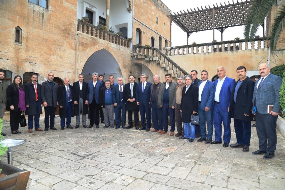 Beyazg&uuml;l Haliliye&rsquo;de muhtarlarla bir araya geldi