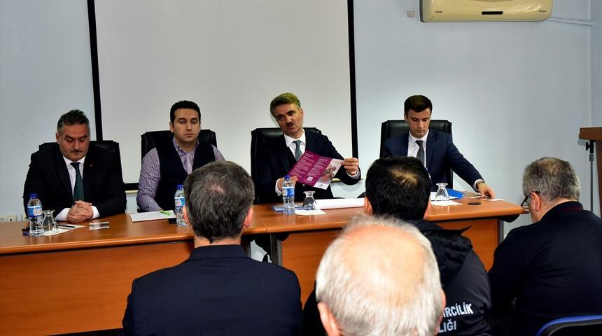 Malatya Valisi Baruş, depremden etkilenen Kale'de muhtarları bilgilendirdi: