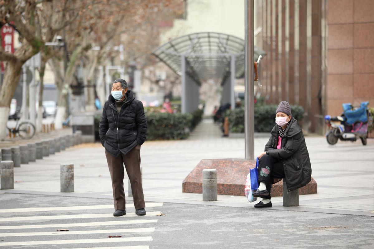 Koronavir&uuml;s&uuml;n &ccedil;ıkış noktasında alarm! Kapı kapı dolaşıyorlar