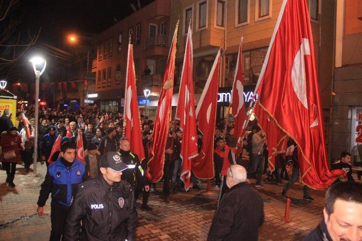 Edremit’te “Bayrağa Saygı Yürüyüşü” G2