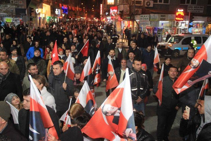 Edremit’te “Bayrağa Saygı Yürüyüşü” G4