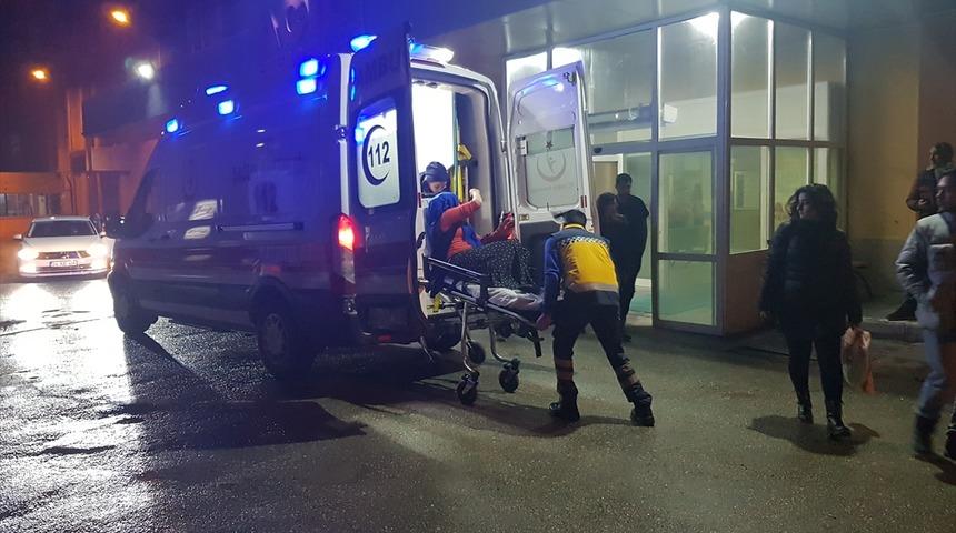 Erzincan'da iki aile arasında silahlı, taşlı ve sopalı kavga: 11 yaralı, 8 g&ouml;zaltı