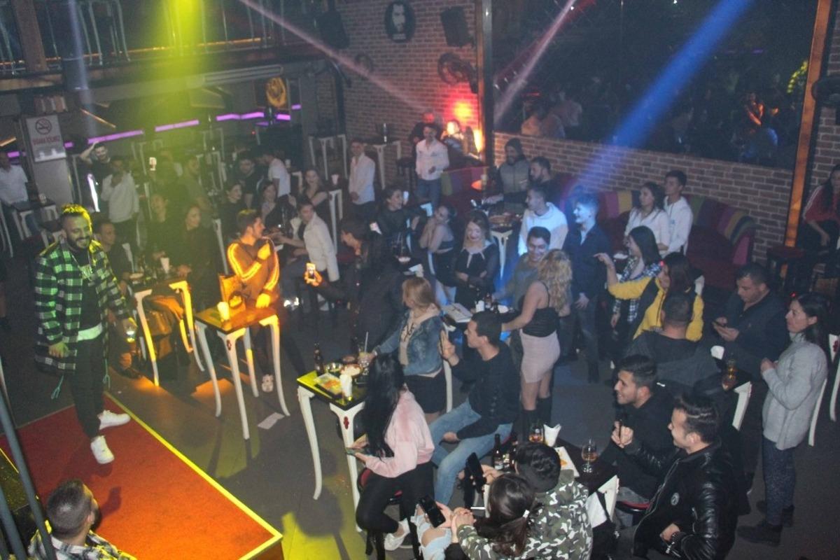 Kuşadası&rsquo;nda eğlence kışın da s&uuml;r&uuml;yor