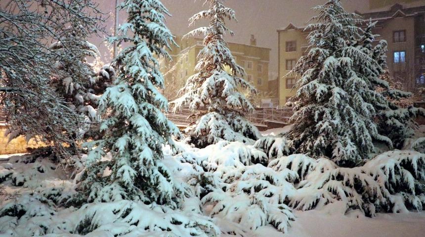 Nevşehir&rsquo;de kar kalınlığı 24 cm &ouml;l&ccedil;&uuml;ld&uuml;