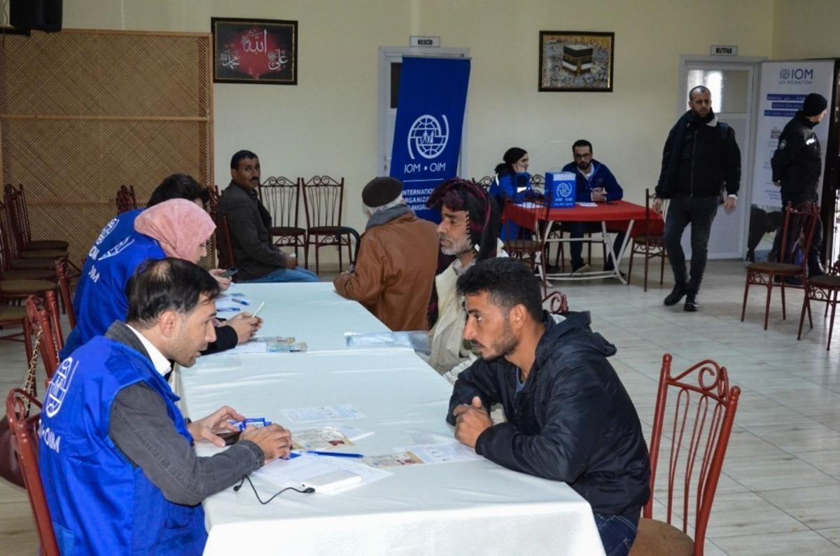 Mersin&rsquo;de sel mağduru 300 haneye 960&rsquo;ar lira nakdi yardım yapıldı