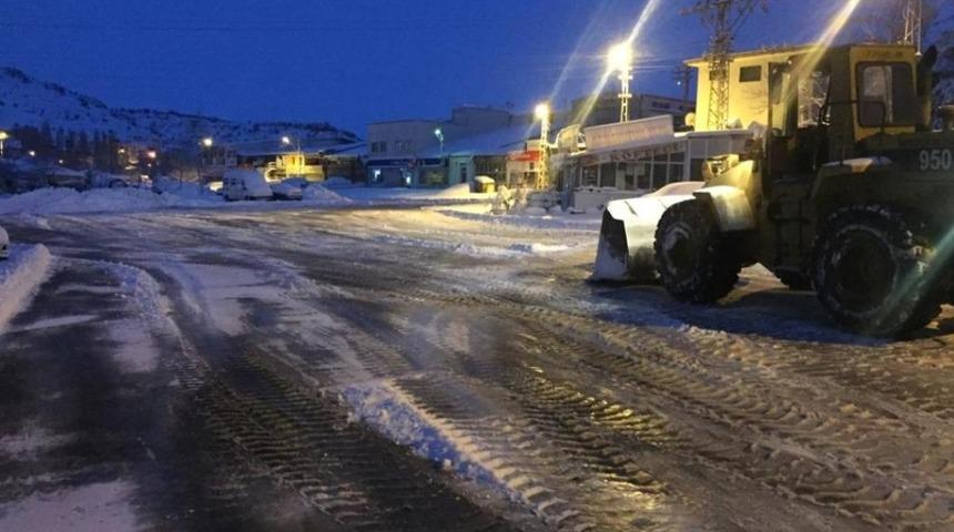 Nevşehir&rsquo;de t&uuml;m mahallelerde karla m&uuml;cadele &ccedil;alışmaları s&uuml;r&uuml;yor