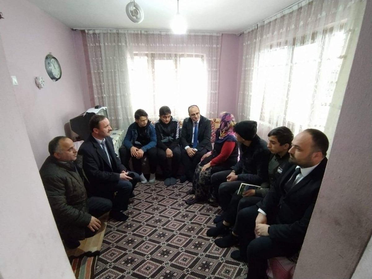 &Ouml;ğrencilerden, G&ouml;lyakalı Annelere ziyaret