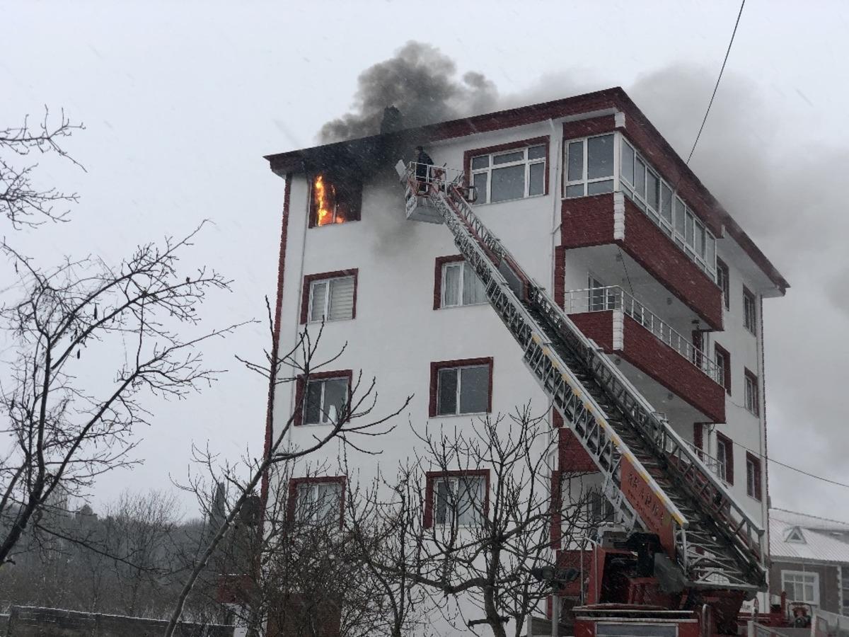 Alaplı&rsquo;da şiddetli hortum yangın &ccedil;ıkarttı