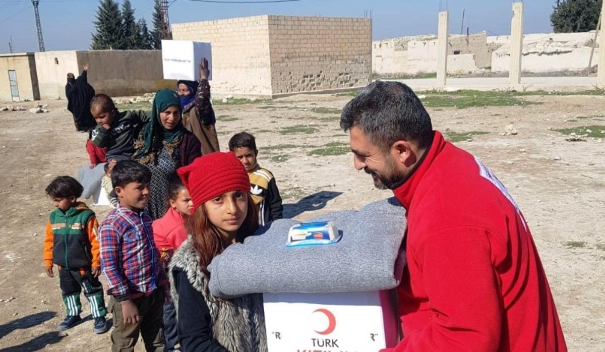 Barış Pınarı B&ouml;lgesine insani yardımlar s&uuml;r&uuml;yor