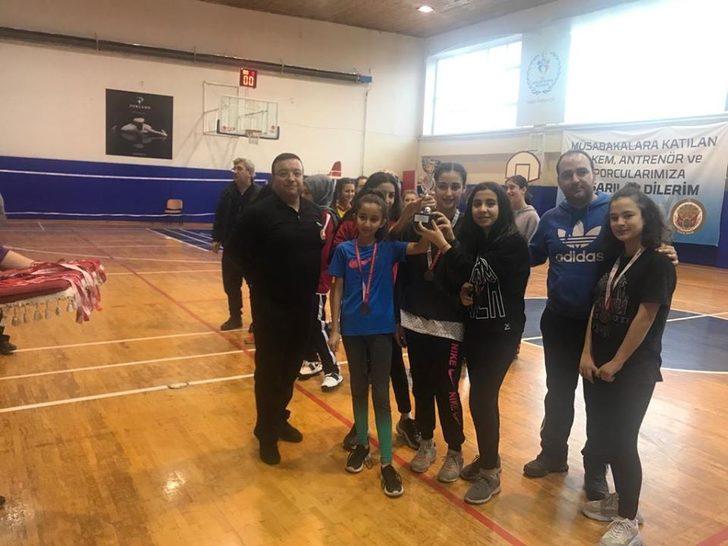 Badminton müsabakaları sona erdi G1