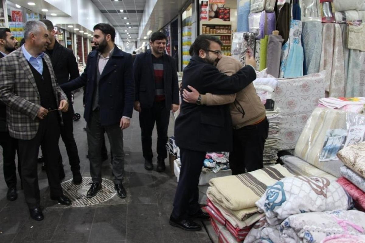AK Parti Batman İl Başkanı G&uuml;r esnafı ziyaret etti