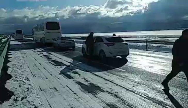 Kaza nedeniyle yolda kilometrelerce kuyruk oluştu G1