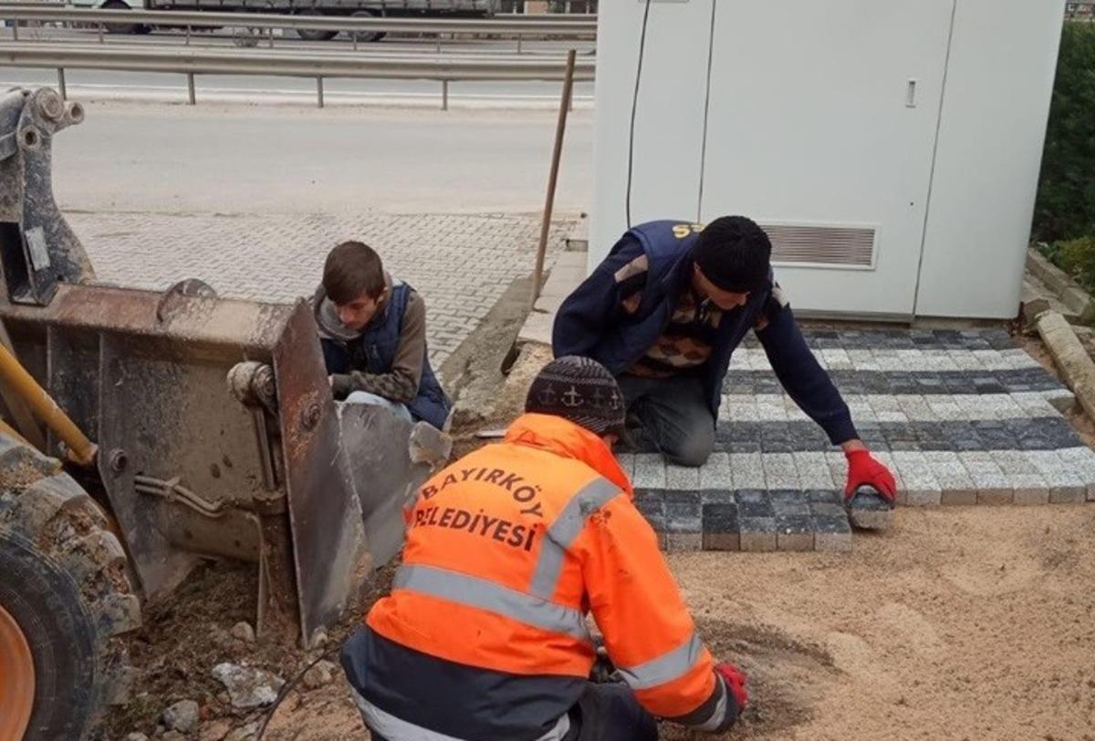 Bayırk&ouml;y&rsquo;de deforme olan kaldırımların yenileniyor
