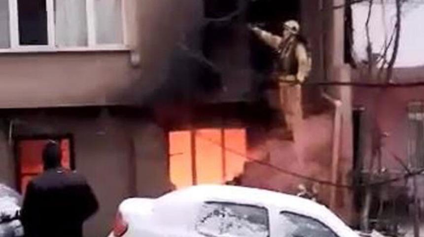 Feci yangın! Hamile kadın ve kızını itfaiye kurtardı