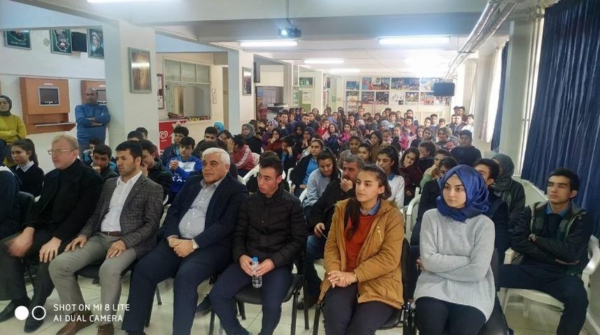 Milletvekili Dülger mezun olduğu okulda “Kariyer Günleri” etkinliğine katıldı