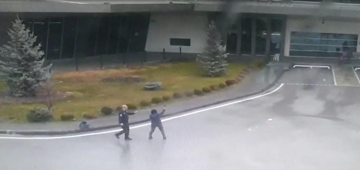 Eşiyle tartışan kadın, otogarda tabancayla havaya ateş etti