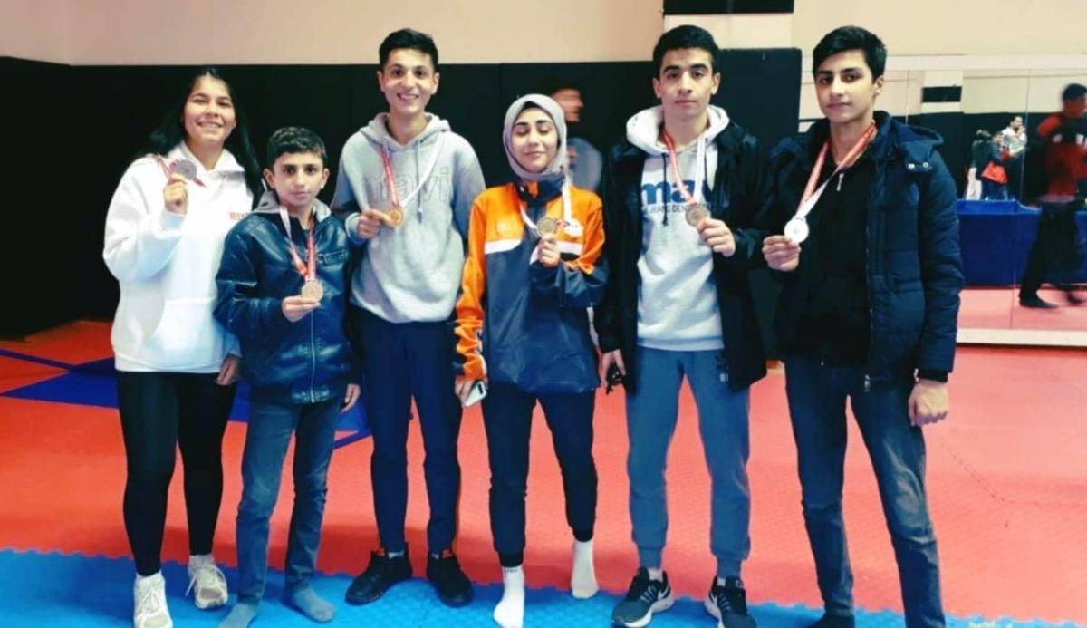 Şanlıurfa B&uuml;y&uuml;kşehir Belediyesporlu gen&ccedil;ler 26 madalya aldı