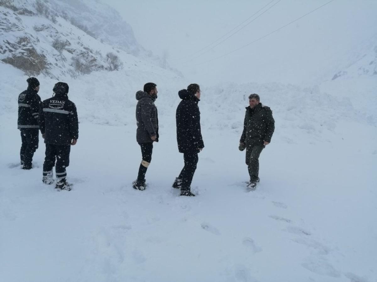 Van-&Ccedil;atak kara yoluna &ccedil;ığ d&uuml;şmesi