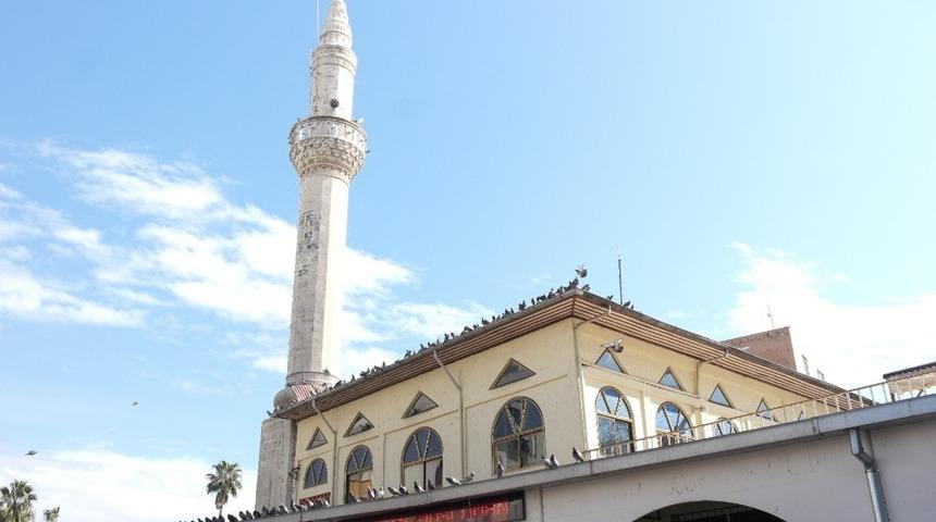 K&uuml;&ccedil;&uuml;k Minare Camii ibadete ge&ccedil;ici olarak ara verdi