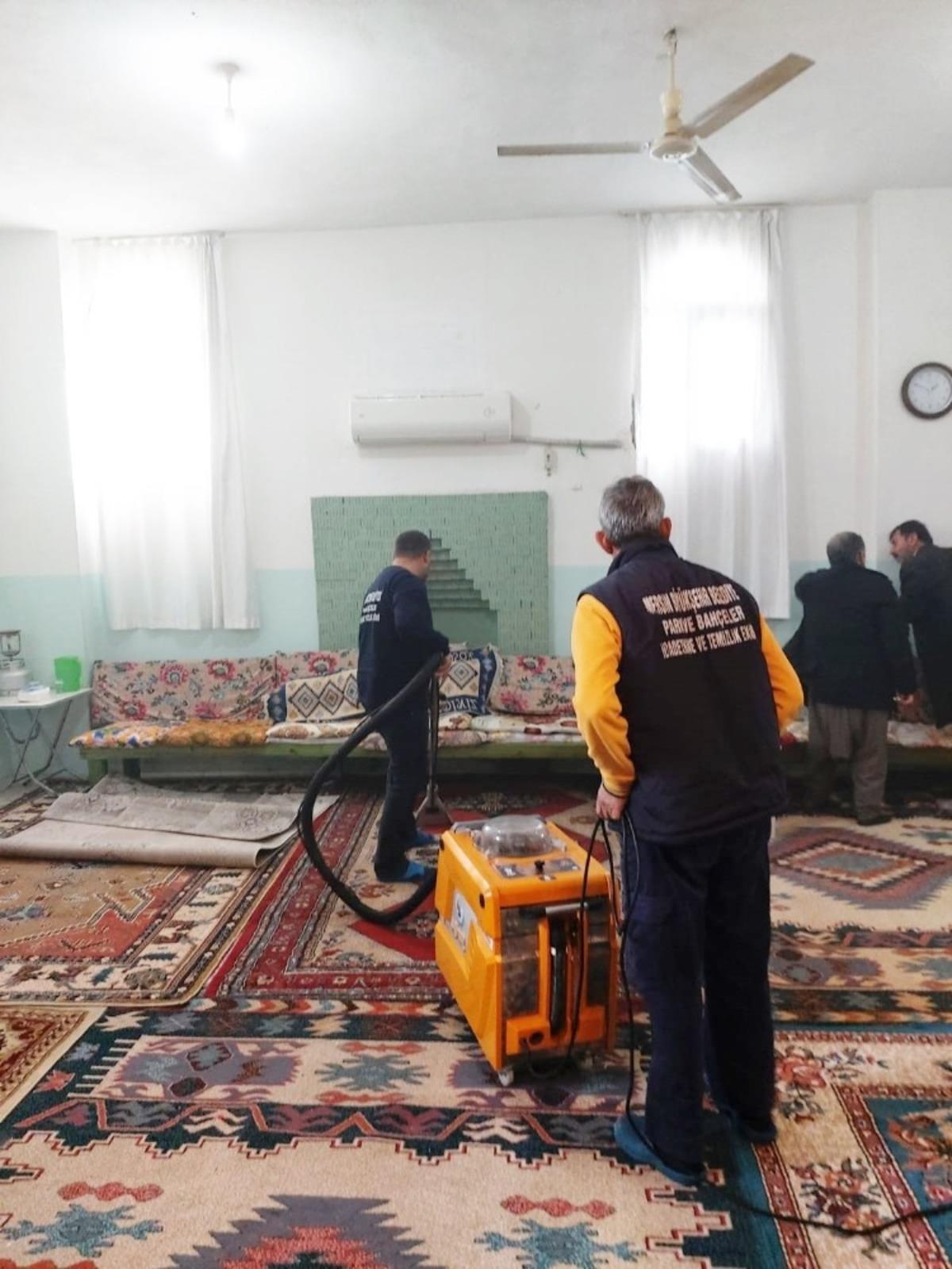 B&uuml;y&uuml;kşehir Belediyesinden Tarsus&rsquo;taki cami ve ibadethanelerde kapsamlı temizlik