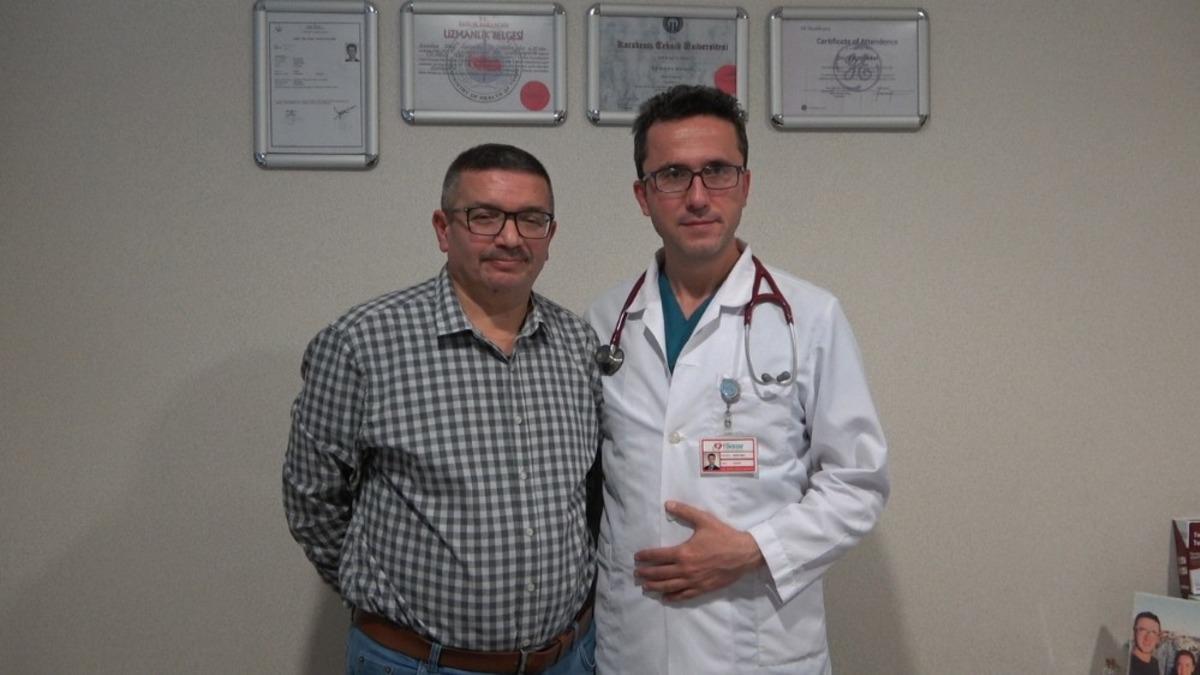 Halı saha ma&ccedil;ında g&ouml;ğs&uuml;ne giren ağrı sayesinde hayatı kurtuldu