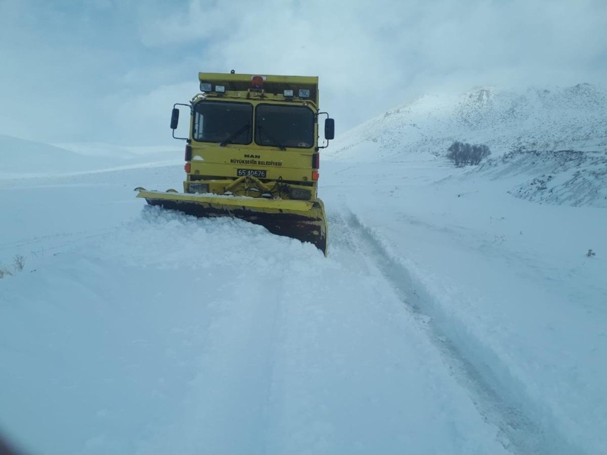 &Ccedil;aldıran&rsquo;da kar yağışı hayatı olumsuz etkiliyor