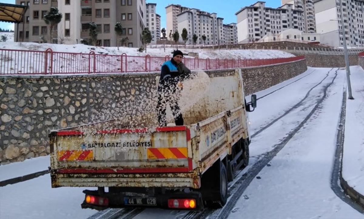 Battalgazi Belediyesi&rsquo;nden karla m&uuml;cadele &ccedil;alışmaları