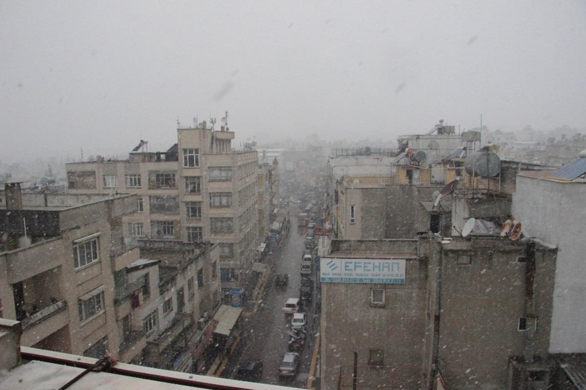 Kilis&rsquo;e 3 yıl sonra kar yağdı