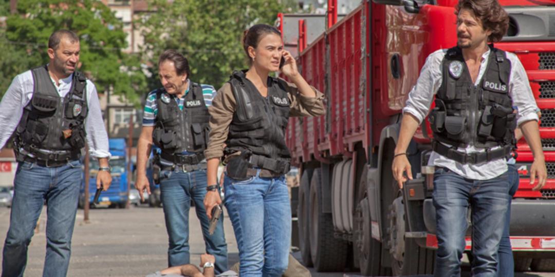 Arka Sokaklar 335. B&ouml;l&uuml;m Galerisi