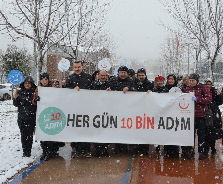 Kar yağışı sigarayla mücadeleye engel olmadı G2